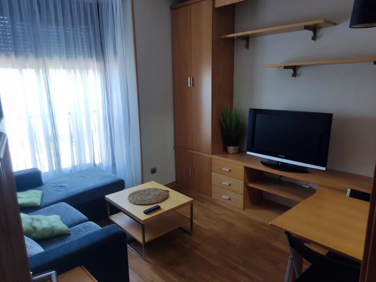 Con Aire Acondicionado Y Piscina En Mercedes, Cerca Del Plenilunio Y Del Aeropuerto Apartamento